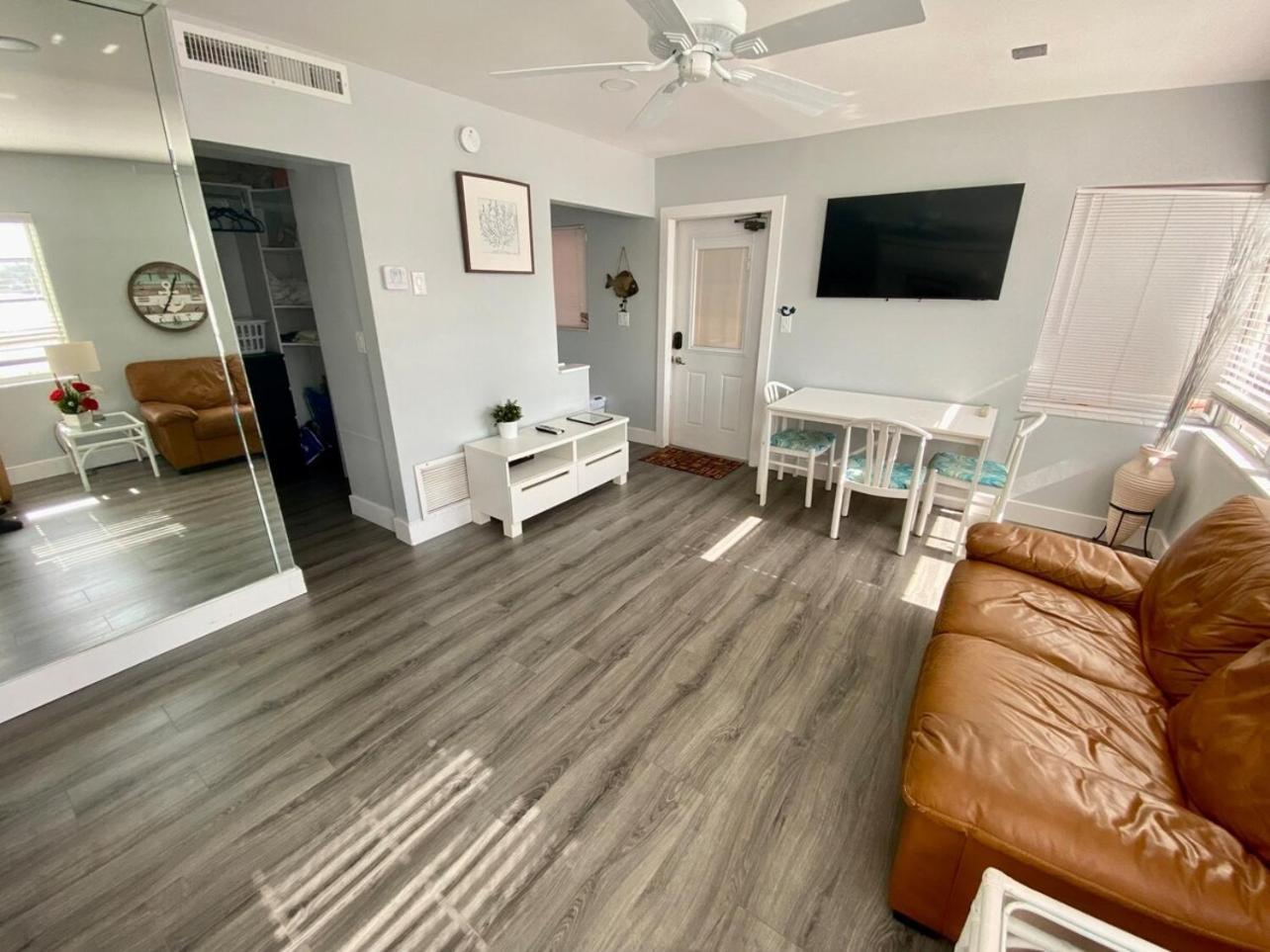 Studio Intracoastal Views! 5 Min Walk To The Beach Villa Pompano Beach Buitenkant foto