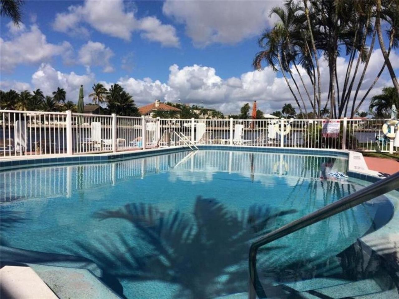 Studio Intracoastal Views! 5 Min Walk To The Beach Villa Pompano Beach Buitenkant foto